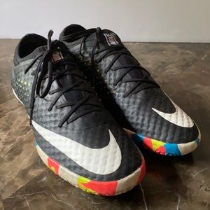 nike soccer sneakers, mens 6- EUC!